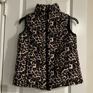 Ladies puffer vest by Pink Lily. It is a cheetah animal print. It’s a Size S.